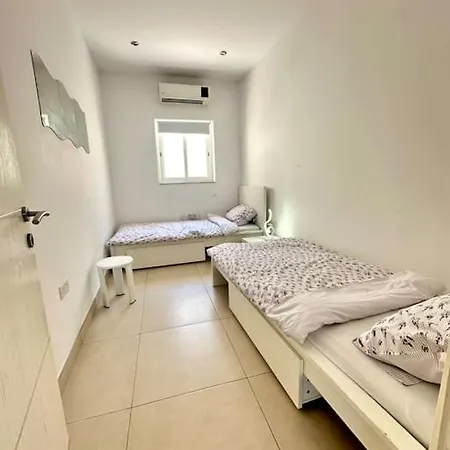 Unique 2 Bedroom In St Julians Appartement *